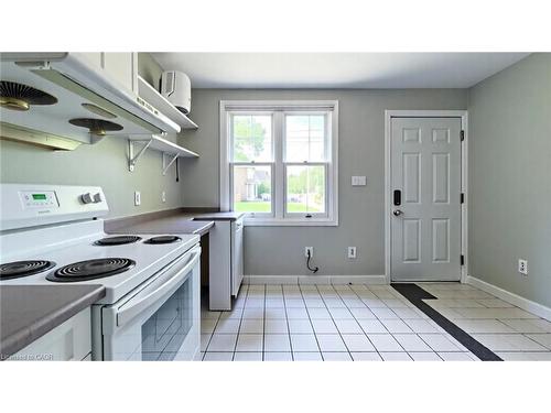 34 Saunby Street, London, ON - Indoor Photo Showing Kitchen