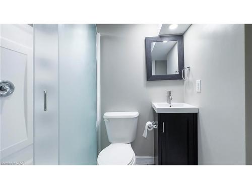 34 Saunby Street, London, ON - Indoor Photo Showing Bathroom