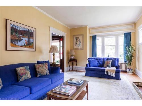 74 Chedoke Avenue, Hamilton, ON - Indoor Photo Showing Living Room