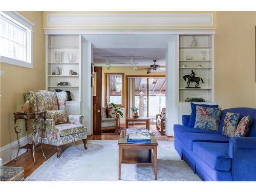 74 Chedoke Avenue, Hamilton, ON - Indoor Photo Showing Living Room