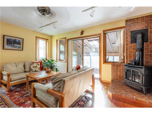 74 Chedoke Avenue, Hamilton, ON - Indoor Photo Showing Living Room With Fireplace
