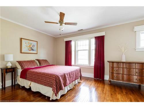 74 Chedoke Avenue, Hamilton, ON - Indoor Photo Showing Bedroom