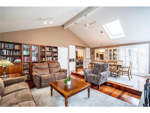 98 Hadley Drive, Ancaster, ON - Indoor Photo Showing Living Room