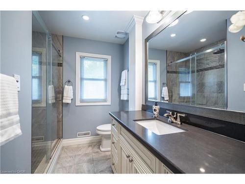 98 Hadley Drive, Ancaster, ON - Indoor Photo Showing Bathroom