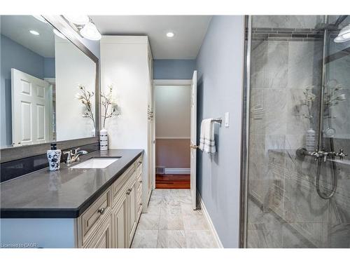 98 Hadley Drive, Ancaster, ON - Indoor Photo Showing Bathroom