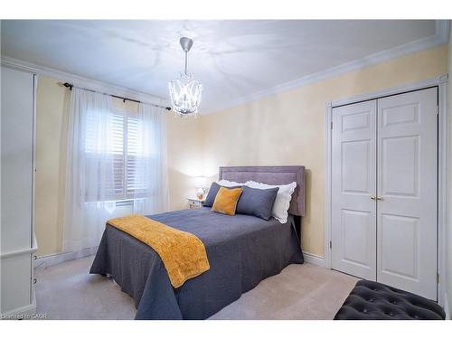 98 Hadley Drive, Ancaster, ON - Indoor Photo Showing Bedroom