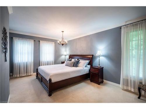 98 Hadley Drive, Ancaster, ON - Indoor Photo Showing Bedroom