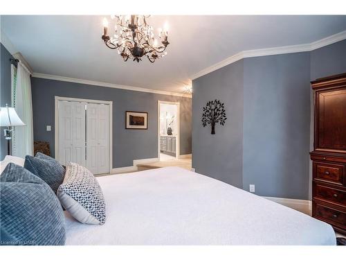 98 Hadley Drive, Ancaster, ON - Indoor Photo Showing Bedroom