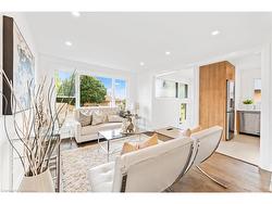 83 Walter Avenue  Newmarket, ON L3Y 2T5