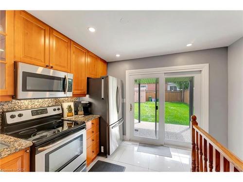 746 Roxborough Avenue, Hamilton, ON - Indoor Photo Showing Kitchen