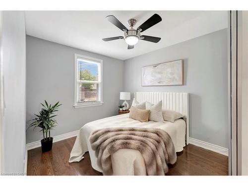 746 Roxborough Avenue, Hamilton, ON - Indoor Photo Showing Bedroom