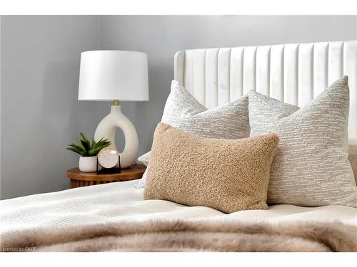 746 Roxborough Avenue, Hamilton, ON - Indoor Photo Showing Bedroom