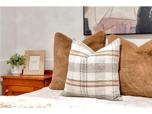 746 Roxborough Avenue, Hamilton, ON - Indoor Photo Showing Bedroom