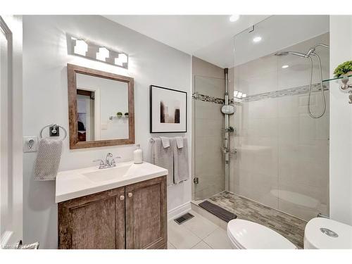 746 Roxborough Avenue, Hamilton, ON - Indoor Photo Showing Bathroom