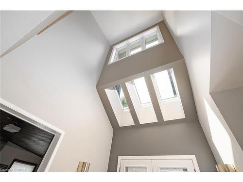 275 Alexander Court, Burlington, ON - Indoor Photo Showing Other Room