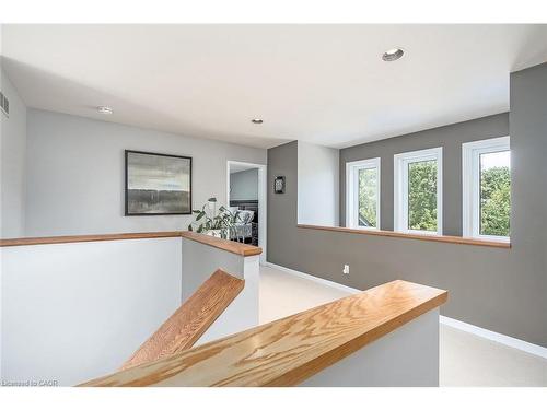 275 Alexander Court, Burlington, ON - Indoor Photo Showing Other Room