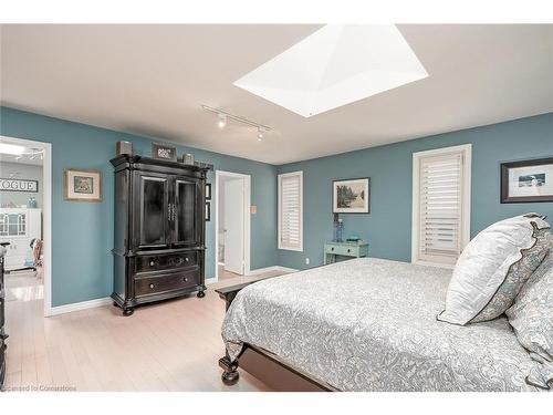 275 Alexander Court, Burlington, ON - Indoor Photo Showing Bedroom