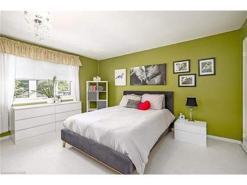 275 Alexander Court, Burlington, ON - Indoor Photo Showing Bedroom