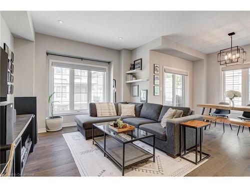 49-377 Glancaster Road, Hamilton, ON - Indoor Photo Showing Living Room
