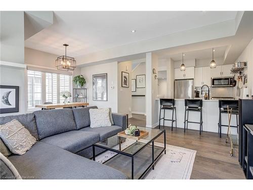 49-377 Glancaster Road, Hamilton, ON - Indoor Photo Showing Living Room