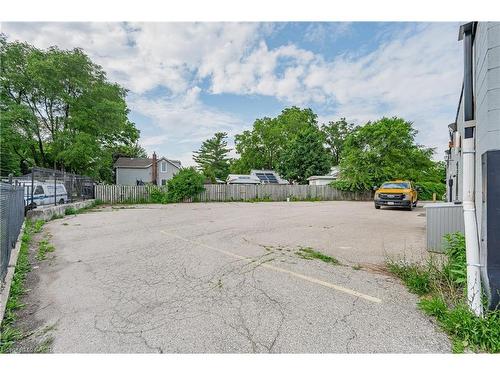 8 Oxford Street, Cambridge, ON 