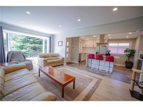 Upper-192 Glen Road, Kitchener, ON - Indoor Photo Showing Living Room