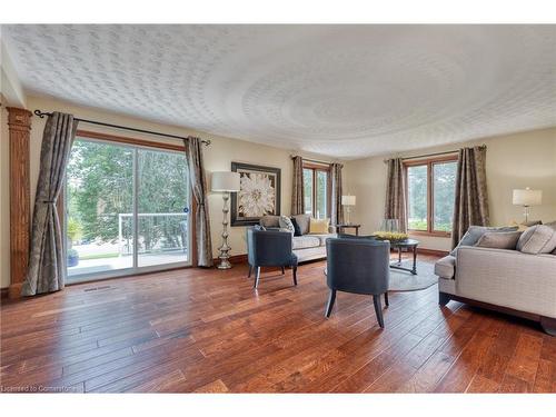15 Marquette Drive, Kitchener, ON - Indoor Photo Showing Living Room