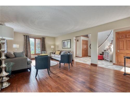 15 Marquette Drive, Kitchener, ON - Indoor Photo Showing Living Room