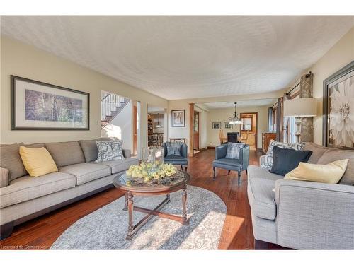 15 Marquette Drive, Kitchener, ON - Indoor Photo Showing Living Room