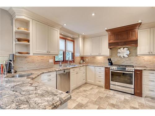 15 Marquette Drive, Kitchener, ON - Indoor Photo Showing Kitchen With Upgraded Kitchen