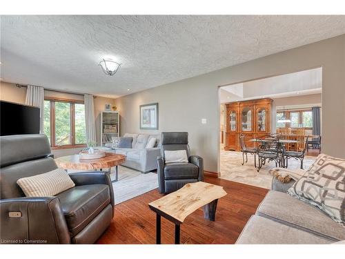 15 Marquette Drive, Kitchener, ON - Indoor Photo Showing Living Room