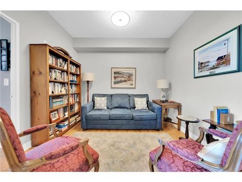 407-2300 Parkhaven Boulevard E, Oakville, ON - Indoor Photo Showing Living Room