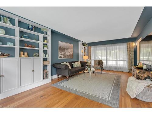 316 Fennell Avenue W, Hamilton, ON - Indoor Photo Showing Living Room