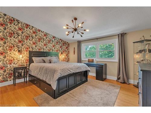316 Fennell Avenue W, Hamilton, ON - Indoor Photo Showing Bedroom