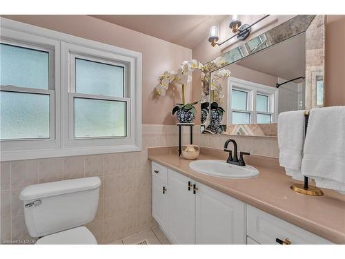 316 Fennell Avenue W, Hamilton, ON - Indoor Photo Showing Bathroom