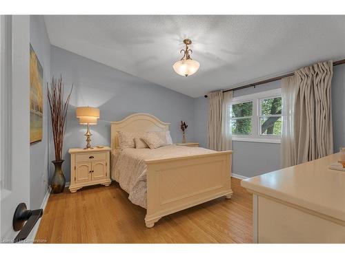 316 Fennell Avenue W, Hamilton, ON - Indoor Photo Showing Bedroom