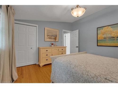 316 Fennell Avenue W, Hamilton, ON - Indoor Photo Showing Bedroom