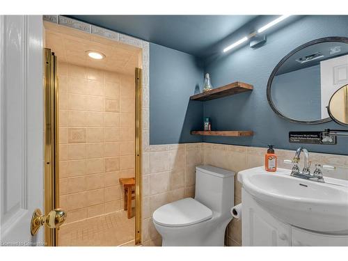 316 Fennell Avenue W, Hamilton, ON - Indoor Photo Showing Bathroom