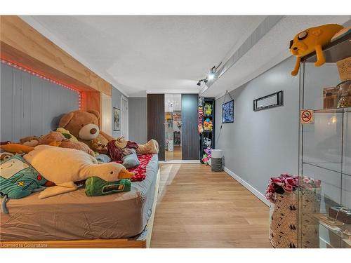 316 Fennell Avenue W, Hamilton, ON - Indoor