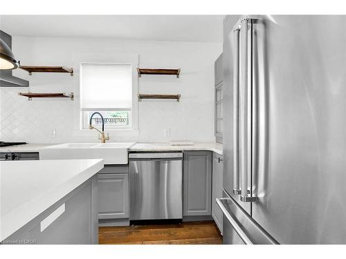 28 Marion Crescent, Dundas, ON - Indoor Photo Showing Kitchen With Stainless Steel Kitchen With Upgraded Kitchen