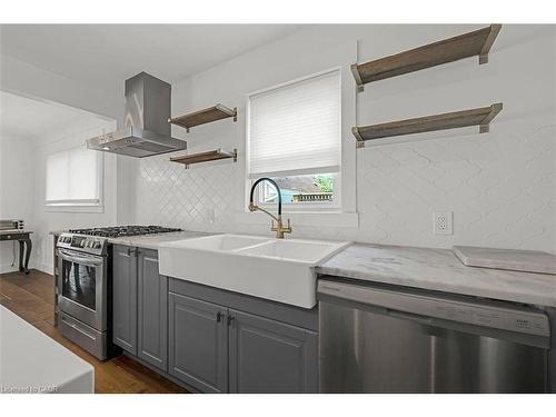 28 Marion Crescent, Dundas, ON - Indoor Photo Showing Kitchen With Upgraded Kitchen