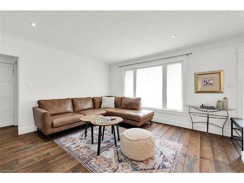 28 Marion Crescent, Dundas, ON - Indoor Photo Showing Living Room
