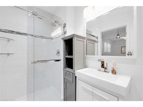 28 Marion Crescent, Dundas, ON - Indoor Photo Showing Bathroom