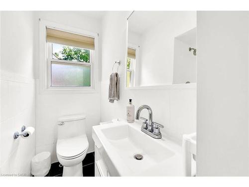 28 Marion Crescent, Dundas, ON - Indoor Photo Showing Bathroom