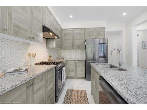 157 Cactus Crescent, Hamilton, ON - Indoor Photo Showing Kitchen With Stainless Steel Kitchen With Upgraded Kitchen