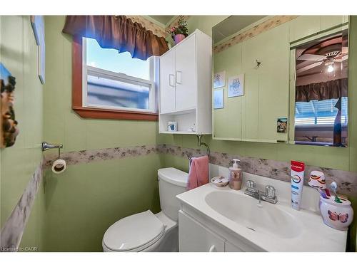 86 Lakeshore Road, Selkirk, ON - Indoor Photo Showing Bathroom