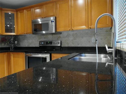 2289 Dunforest Crescent, Oakville, ON - Indoor Photo Showing Kitchen With Double Sink