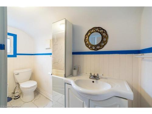 Upper-36 West 3Rd Street, Hamilton, ON - Indoor Photo Showing Bathroom