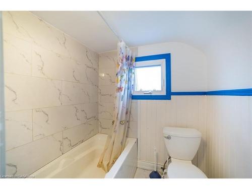 Upper-36 West 3Rd Street, Hamilton, ON - Indoor Photo Showing Bathroom