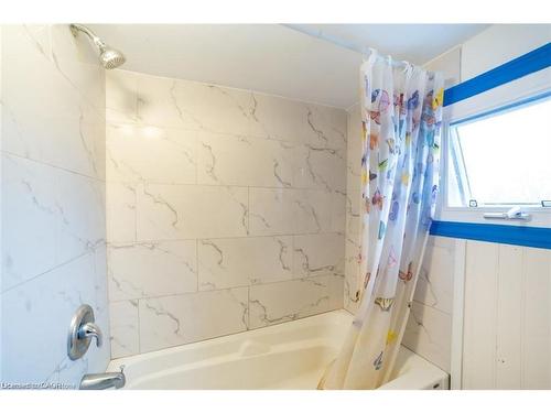 Upper-36 West 3Rd Street, Hamilton, ON - Indoor Photo Showing Bathroom